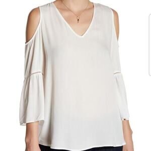Anthropologie Pleione‎ white cold shoulder blouse bell sleeves